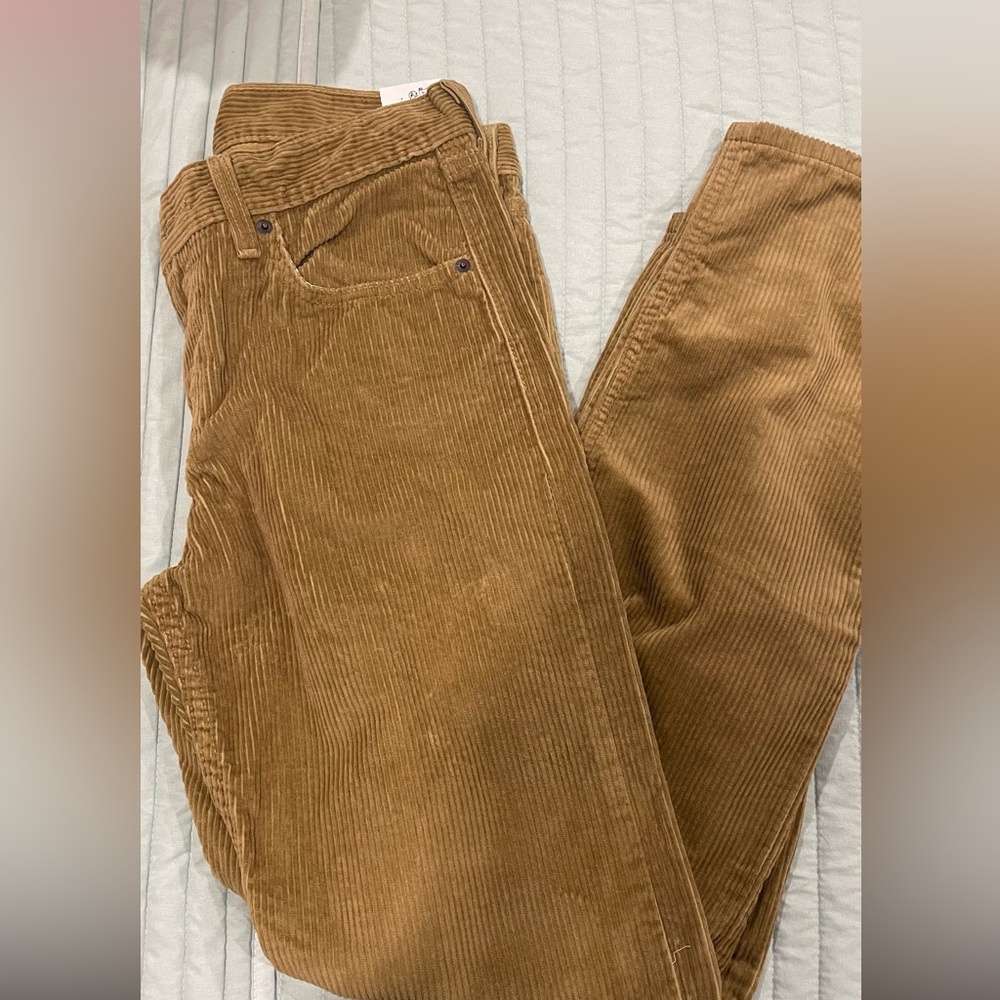 Mens Levi’s Sand Colored Corduroy Jeans Size 28x30 NWT Straight Leg